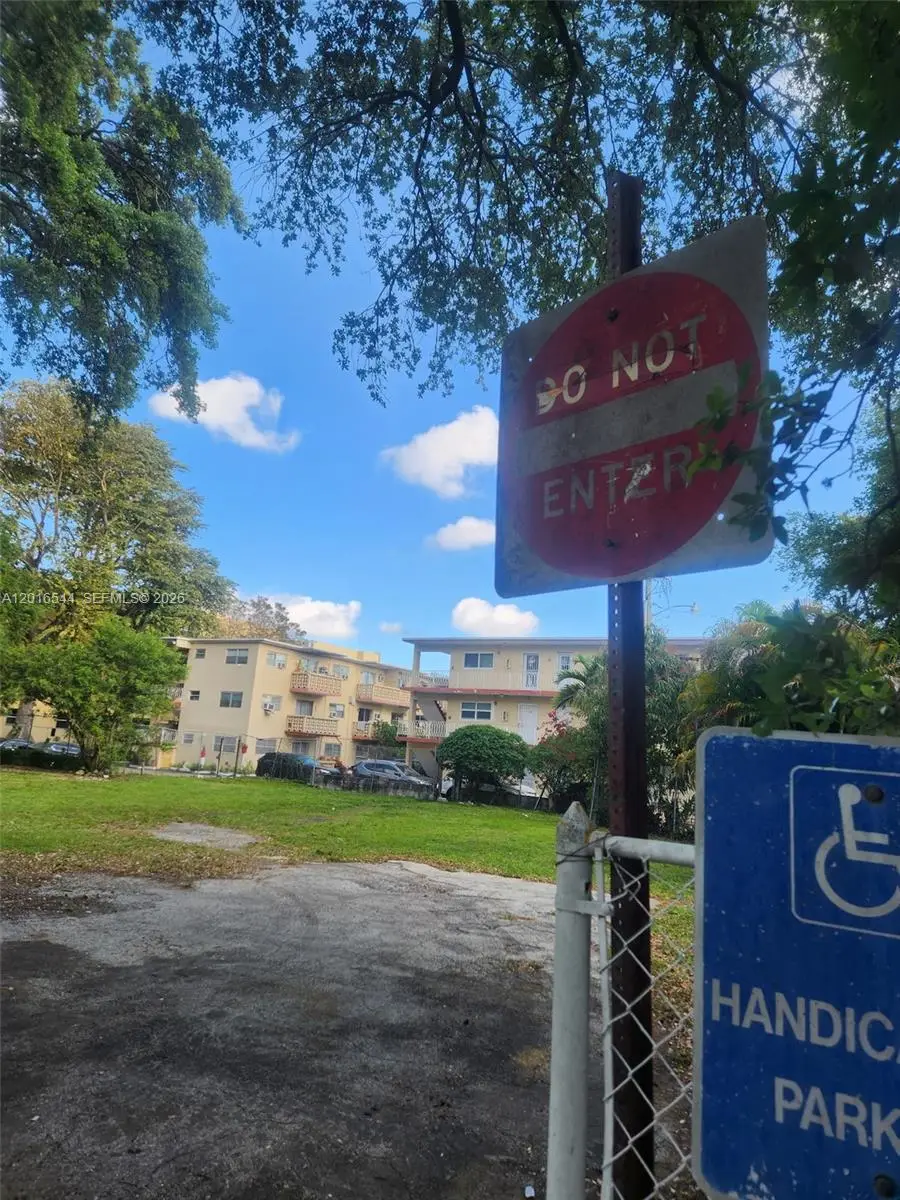 2470 NW 14th St, Miami, FL 33125 - #2