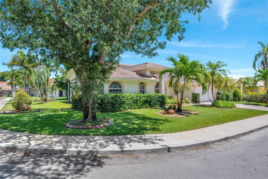 701 SW 93rd Ter, Pembroke Pines, FL 33025 - #2