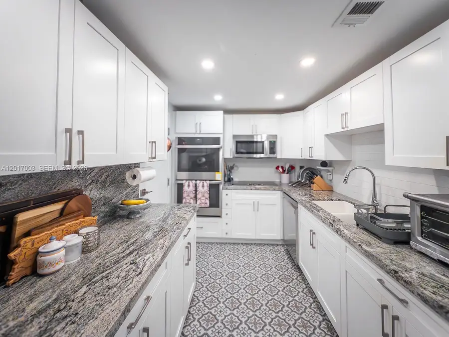 90 Edgewater Dr #114, Coral Gables, FL 33133 - #2