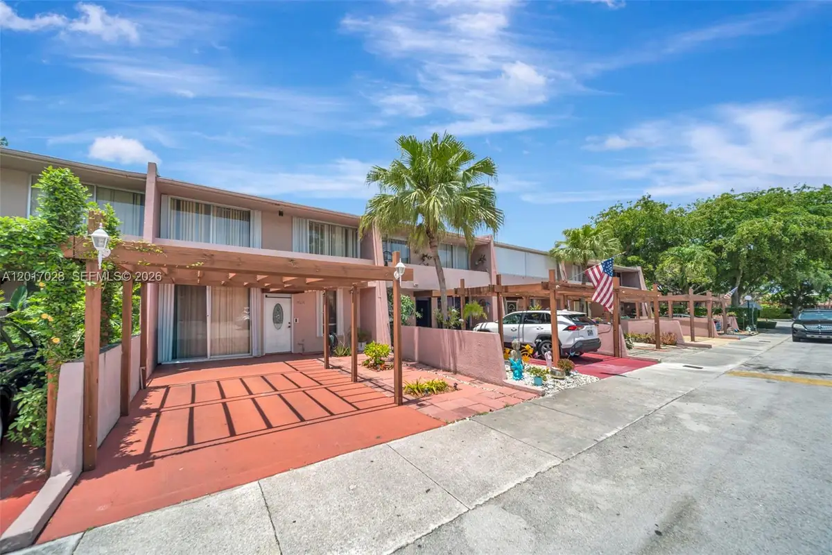 14154 Kendale Lakes Cir, Miami, FL 33183 - #1