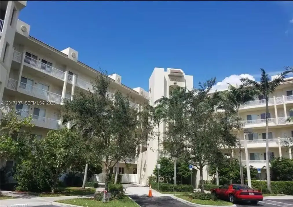 3500 Oaks Clubhouse Dr #211, Pompano Beach, FL 33069 - #1