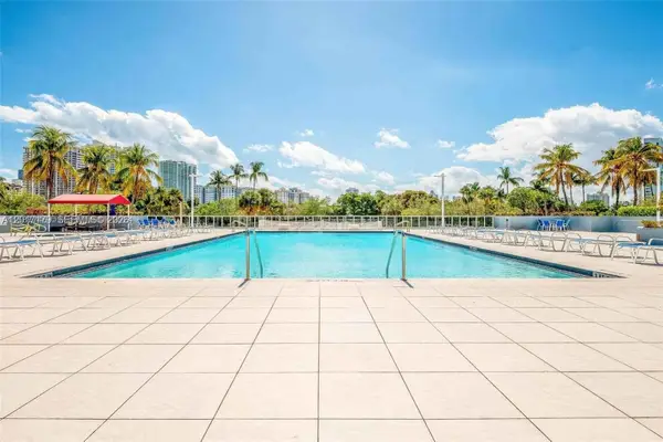 3675 N Country Club Dr #1906, Aventura, FL 33180
