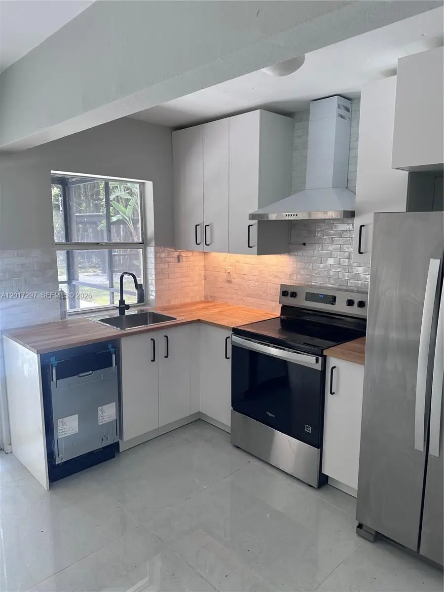 200 SE 19th St, Fort Lauderdale, FL 33316 - #1