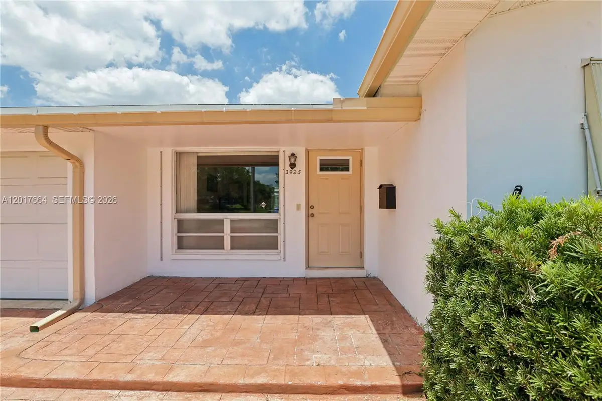 3925 Washington St, Hollywood, FL 33021 - #1