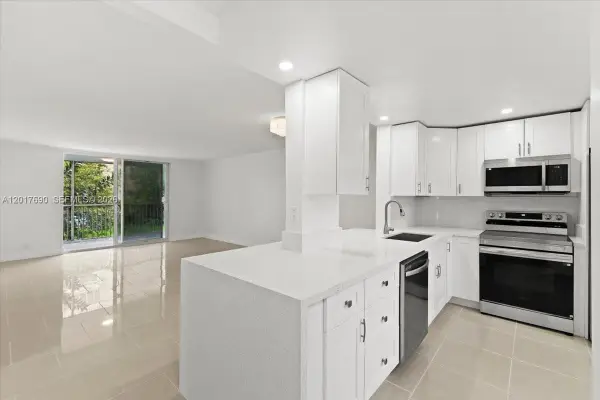 319 NE 14th Ave #201, Hallandale Beach, FL 33009