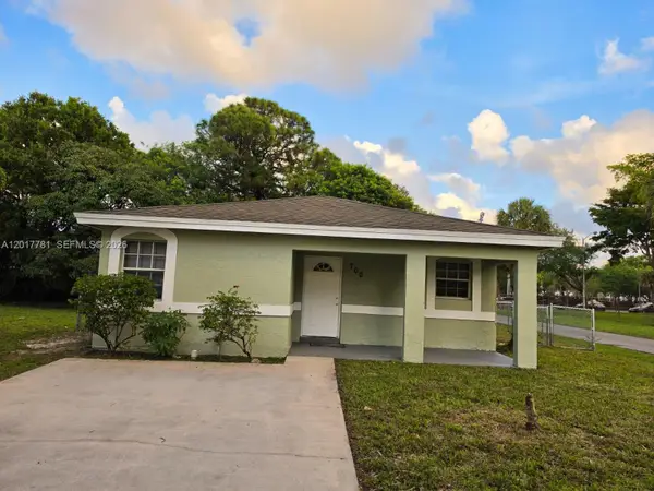 700 NW 19th Ter, Fort Lauderdale, FL 33311