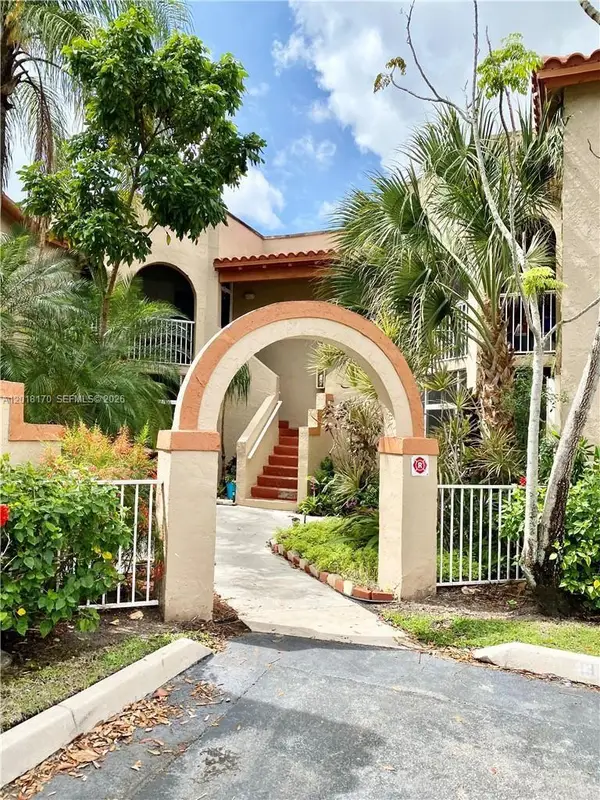 365 SW 86th Ave #203, Pembroke Pines, FL 33025