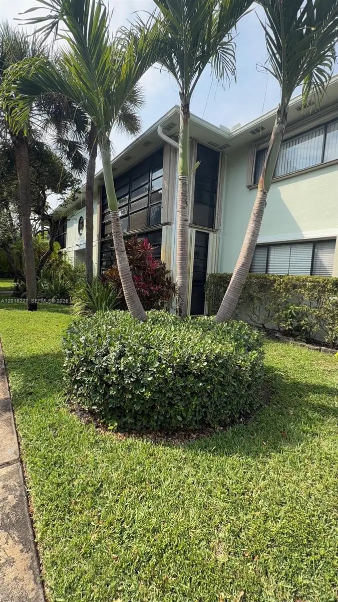 761 NE 199th St #102, Miami, FL 33179 - #1