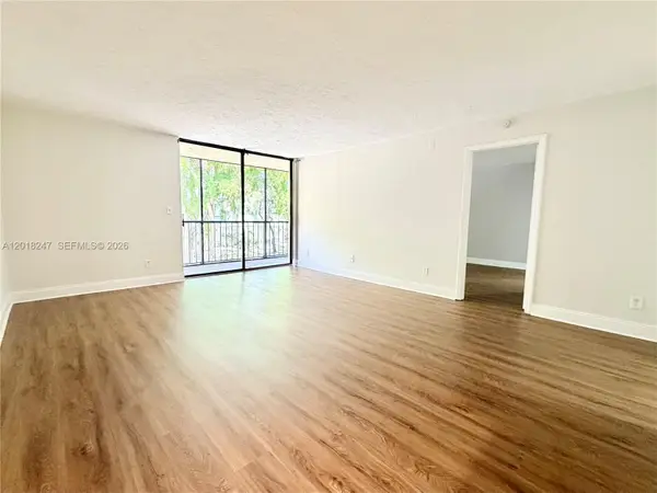 450 Commodore Dr #214, Plantation, FL 33325
