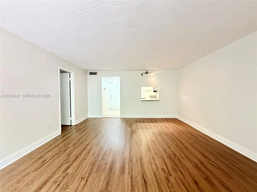 450 Commodore Dr #214, Plantation, FL 33325 - #2