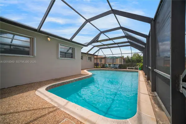 810 NW 78th Ave, Pembroke Pines, FL 33024