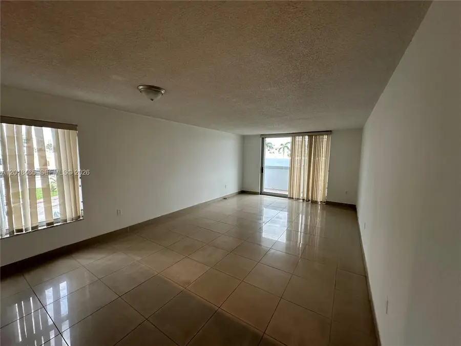 7118 Bonita Dr #305, Miami Beach, FL 33141 - #3