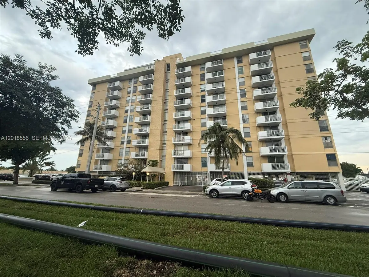 2020 NE 135th St #503, North Miami, FL 33181 - #1