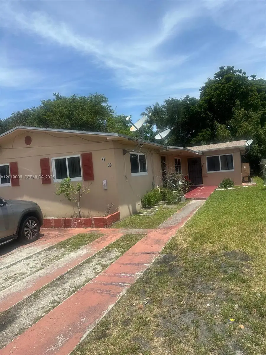 37 NE 168th St, North Miami Beach, FL 33162 - #2