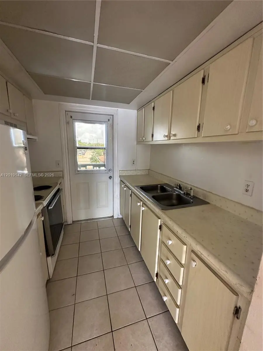 1050 E Sample Rd #208, Pompano Beach, FL 33064 - #3