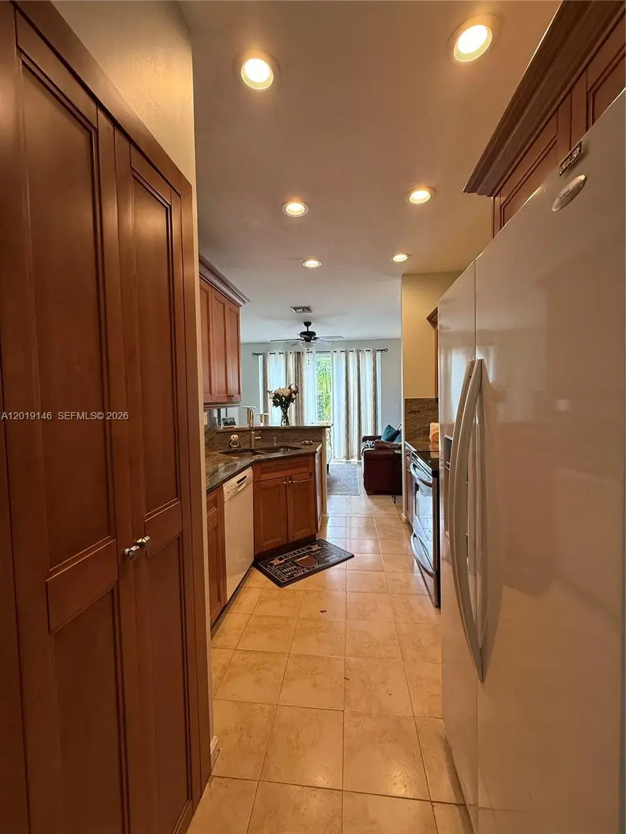 724 NW 170th Ter, Pembroke Pines, FL 33028 - #2