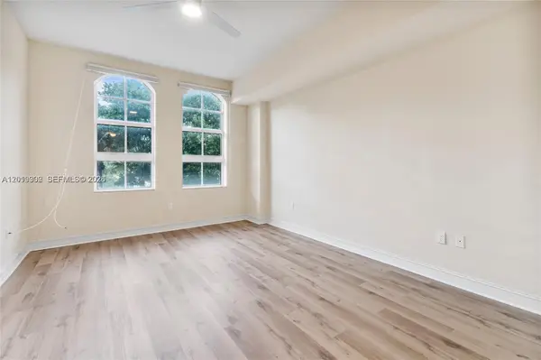 3001 NE 185th St #219, Aventura, FL 33180
