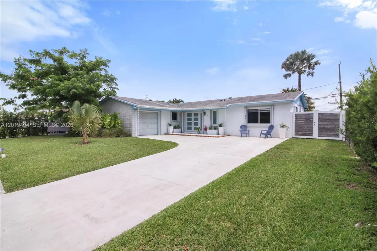 10455 SW 200th St, Cutler Bay, FL 33157 - #1