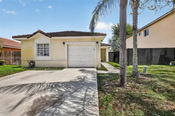 8061 NW 197th St, Hialeah, FL 33015