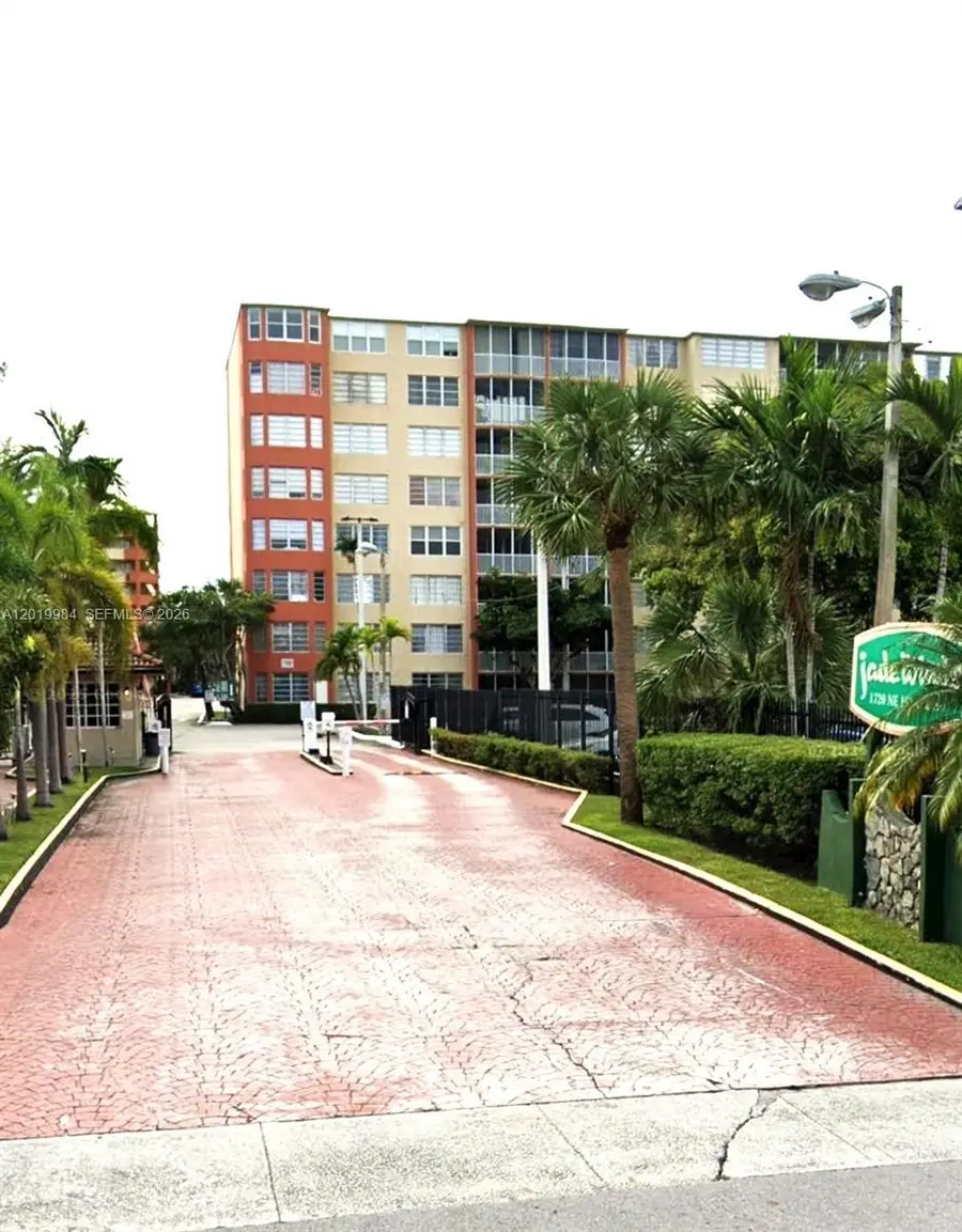 1770 NE 191st St #813-1, Miami, FL 33179 - #3