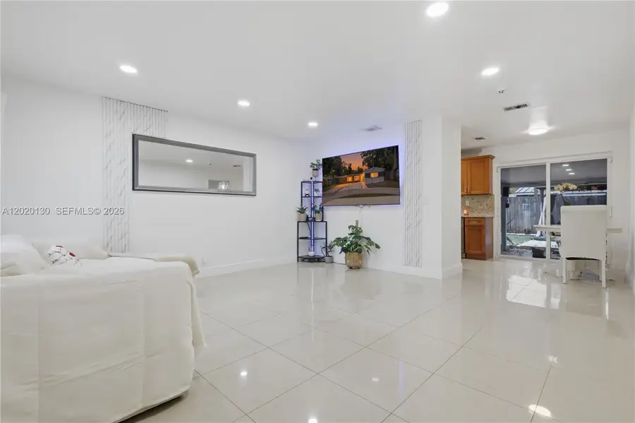 6641 Freedom St, Hollywood, FL 33024 - #3