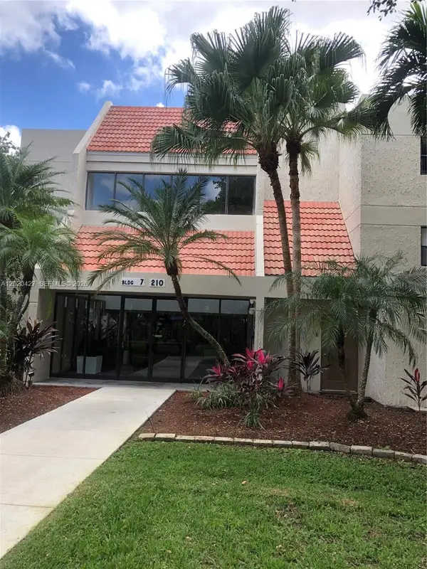 210 Lakeview Dr #207, Weston, FL 33326