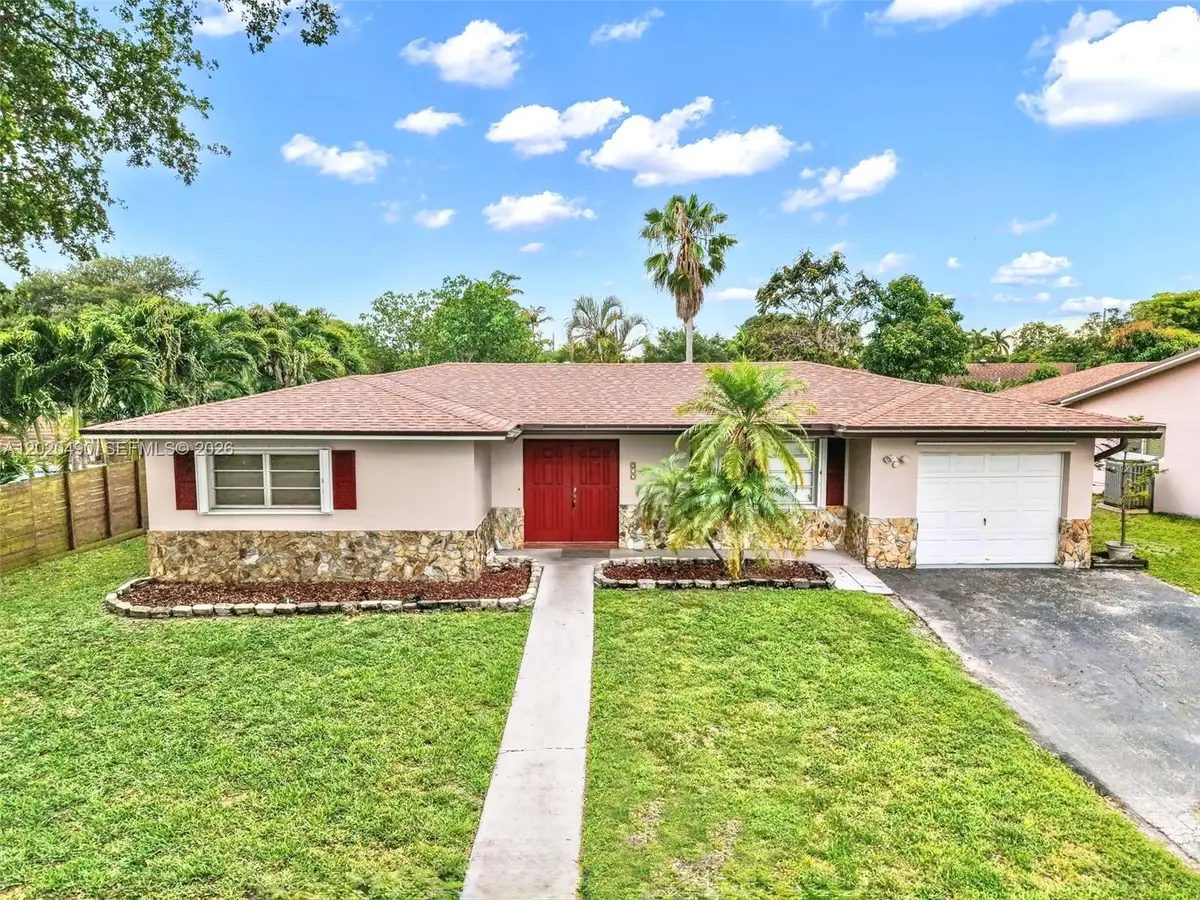 500 NW 96th Ter, Pembroke Pines, FL 33024 - #1