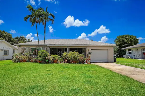 4079 Dahl Dr, Green Acres, FL 33463