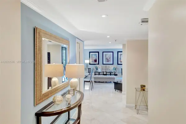 520 Brickell Key Dr #A914, Miami, FL 33131