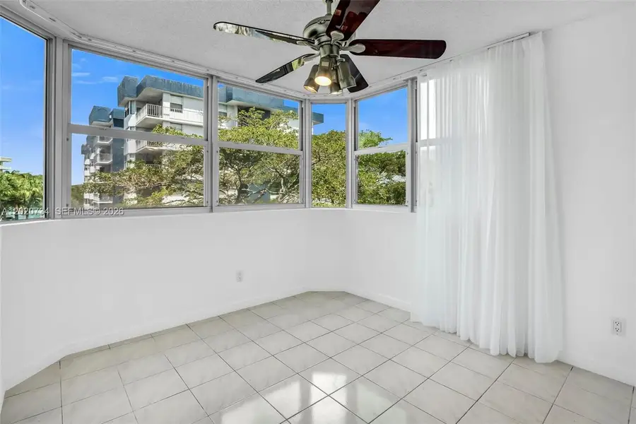 16558 NE 26th Ave #3H, North Miami Beach, FL 33160 - #3