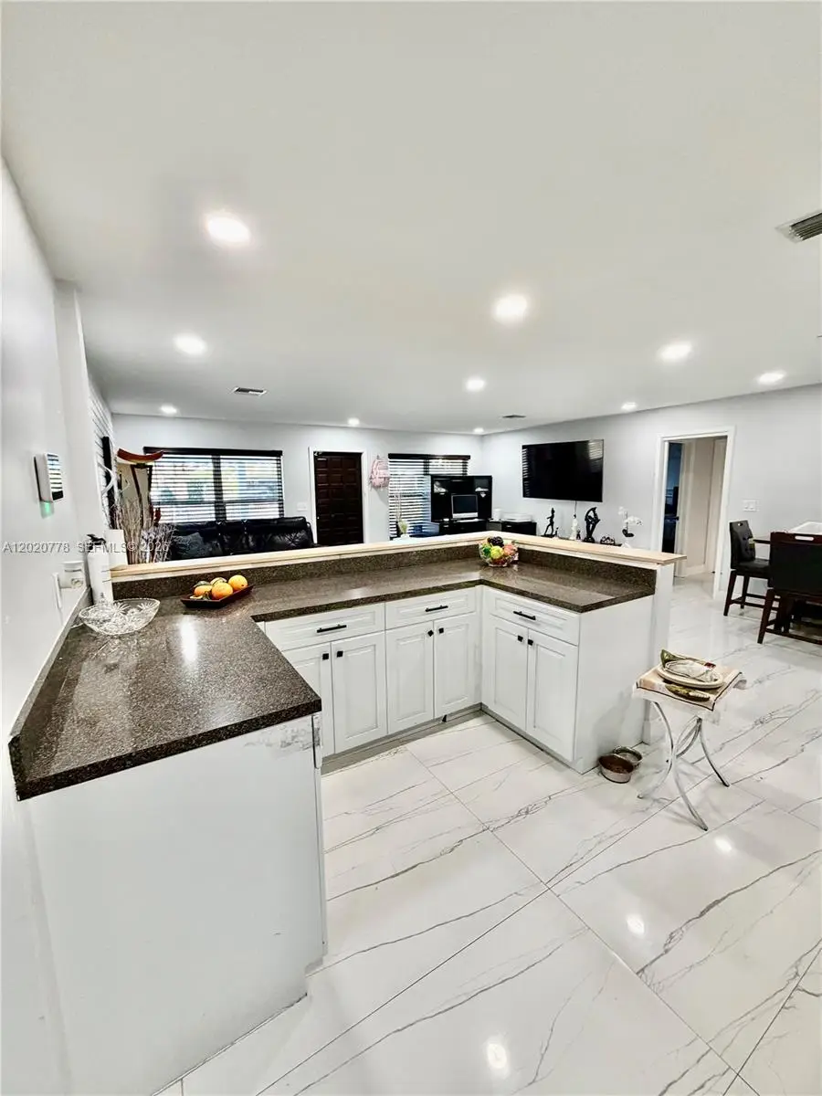 518 NW 47th Ct, Oakland Park, FL 33309 - #2