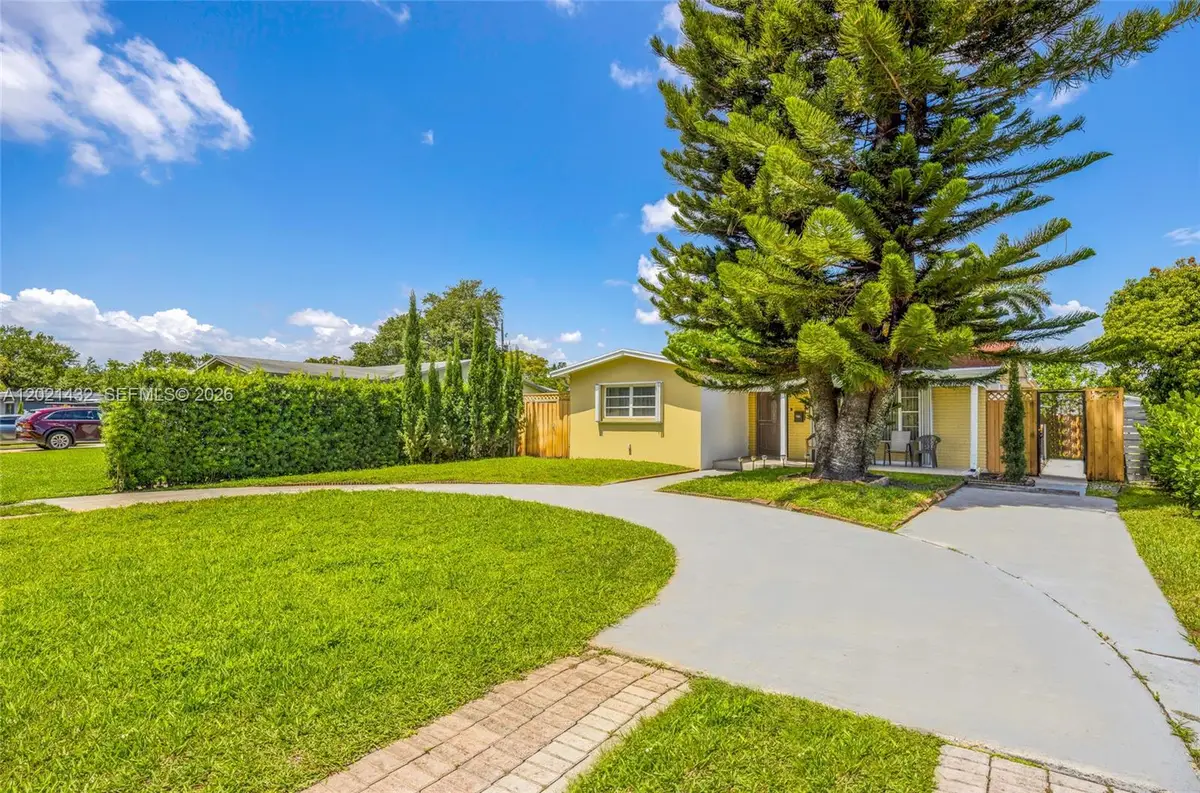 304 SW 68th Ave, Pembroke Pines, FL 33023 - #1