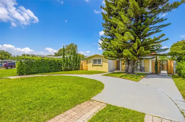 304 SW 68th Ave, Pembroke Pines, FL 33023