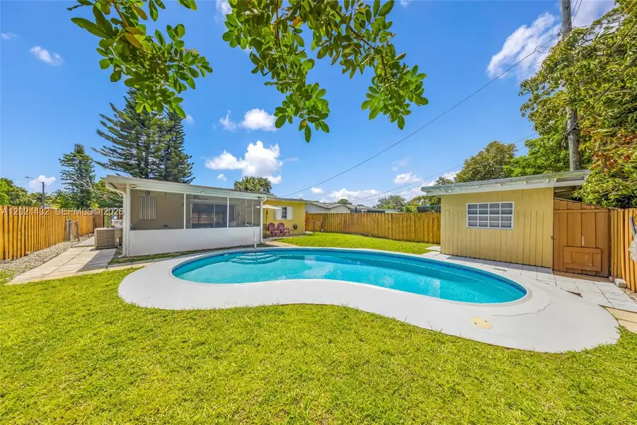 304 SW 68th Ave, Pembroke Pines, FL 33023 - #2