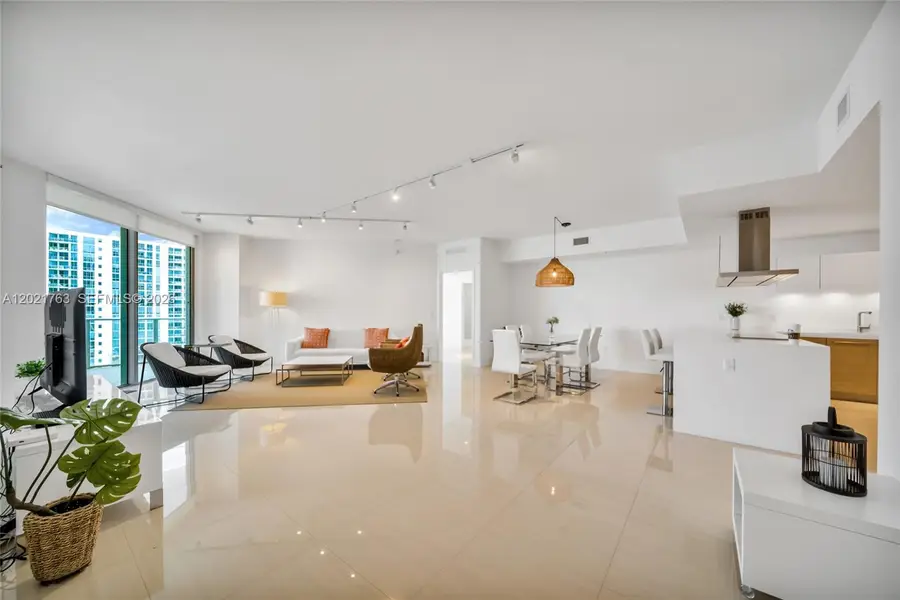 17301 Biscayne Blvd #907, North Miami Beach, FL 33160 - #2