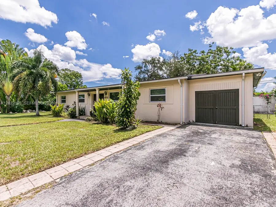 870 NE 182nd St, North Miami Beach, FL 33162 - #3