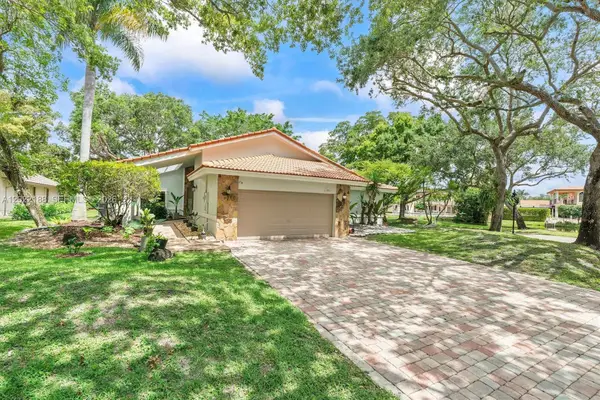 1001 SW 93rd Ave, Plantation, FL 33324