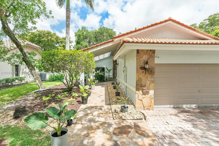 1001 SW 93rd Ave, Plantation, FL 33324 - #2