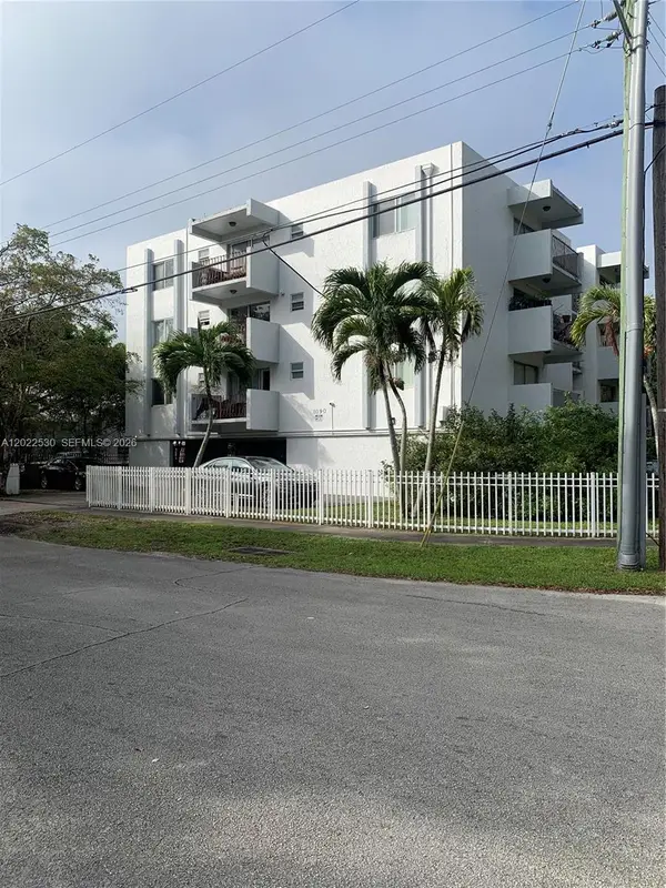 1090 NE 129th St #202, North Miami, FL 33161