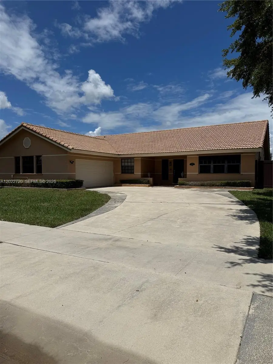 6950 W Wedgewood Ave, Davie, FL 33331 - #2