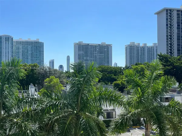 2851 NE 183rd St #405E, Aventura, FL 33160