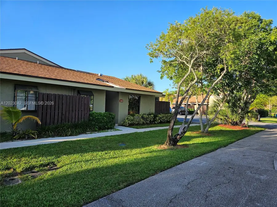 164 Meadows Dr, Boynton Beach, FL 33436 - #2