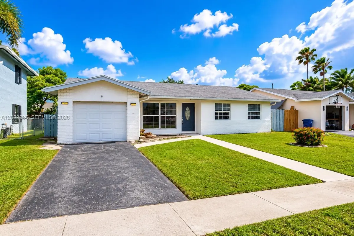 11641 NW 42nd St, Sunrise, FL 33323 - #1