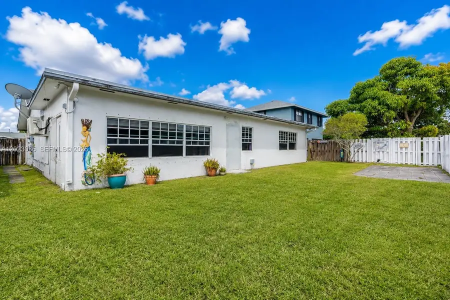 11641 NW 42nd St, Sunrise, FL 33323 - #2