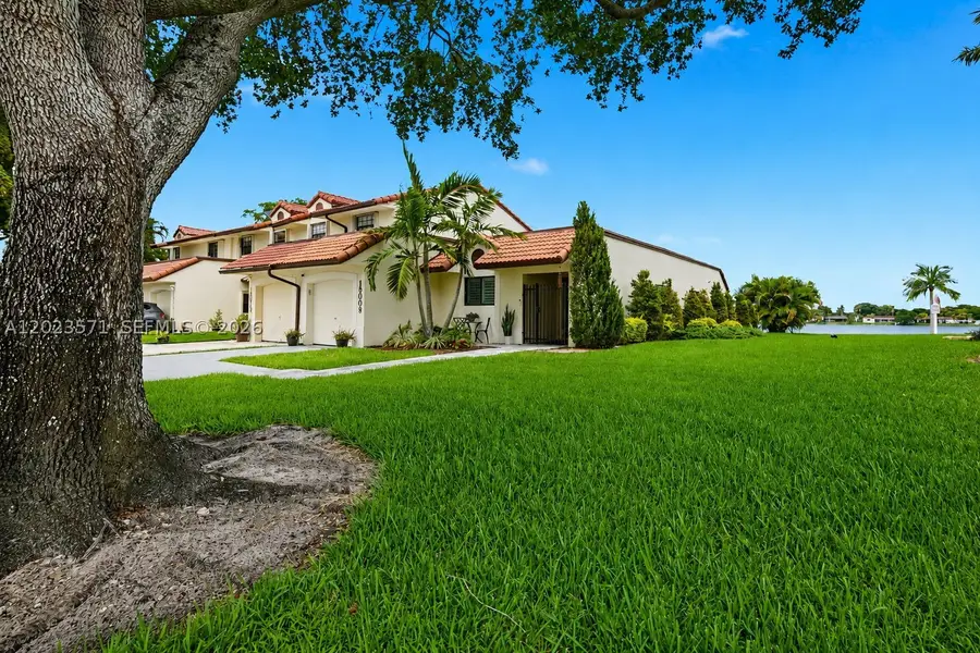 19009 NW 64th Ct, Hialeah, FL 33015 - #2