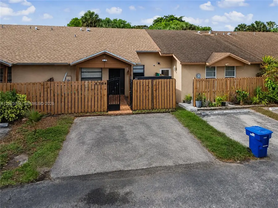 6704 NW 192nd Ter, Hialeah, FL 33015 - #2