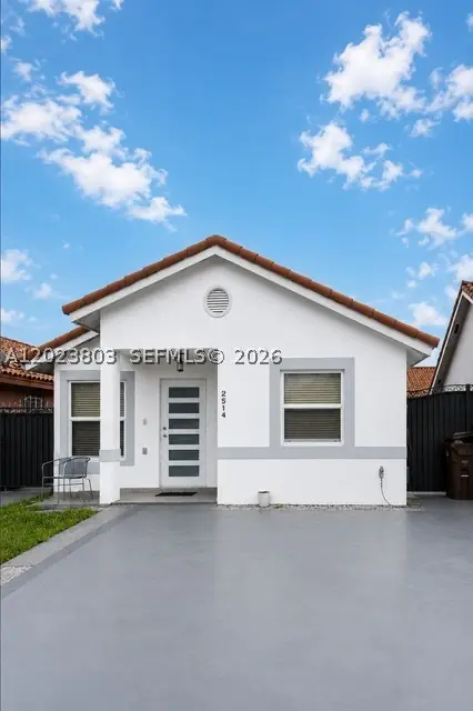 2514 W 74th St, Hialeah, FL 33016