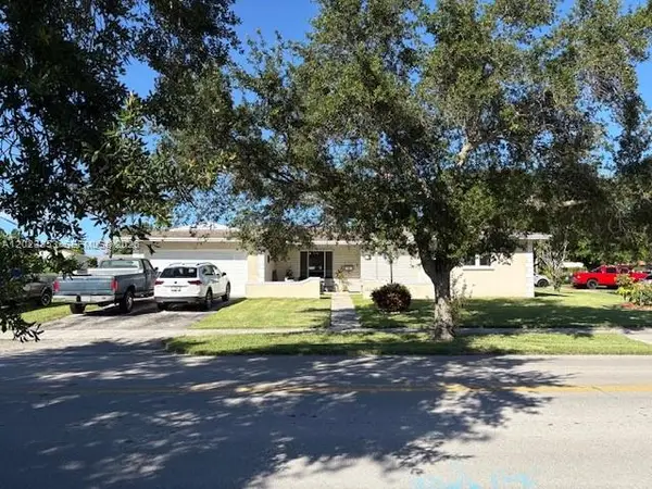 18543 SW 91st Ave, Cutler Bay, FL 33157
