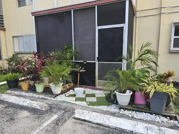 4045 NW 16th St #111, Lauderhill, FL 33313