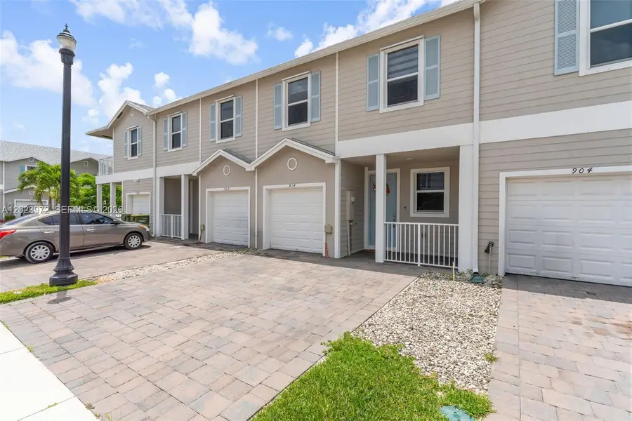 914 SE 18th St, Homestead, FL 33034 - #3